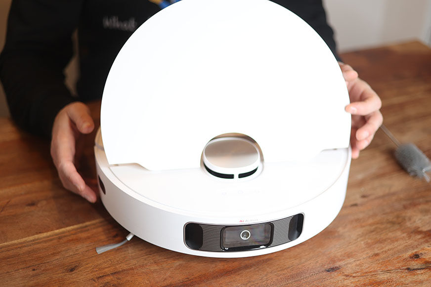 Крышка Dreame L10s Ultra открыта